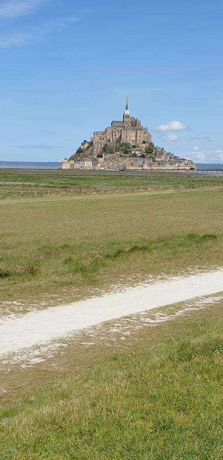 Welcoming And Peaceful Bed And Breakfast Fougerolles-du-Plessis Luaran gambar
